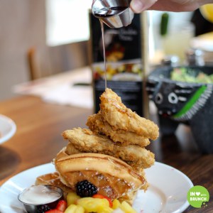 uncle-julios-brentwood-chicken-waffles