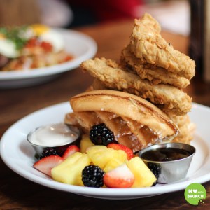 uncle-julios-brentwood-chicken-waffles2