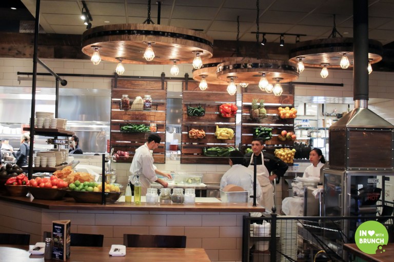 uncle-julios-brentwood-interior2